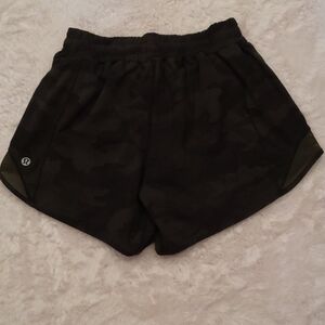 Lululemon Hotty Hot 4" Camo Shorts